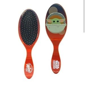 Brand New ✨ Wet Brush Detangling Brush, Grogu Star Wars-Baby Yoda